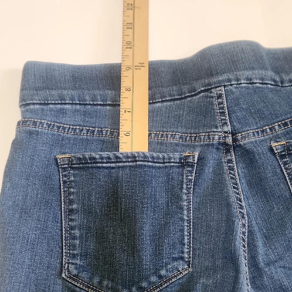 Gloria Vanderbilt Women's Shorts - Picture 9 of 13